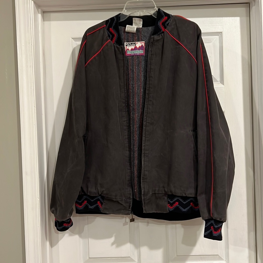 Vintage walls insulated jacket
